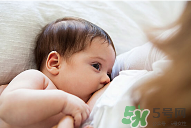 新生兒吃母乳會撐到嗎？新生兒吃母乳會吃撐嗎？