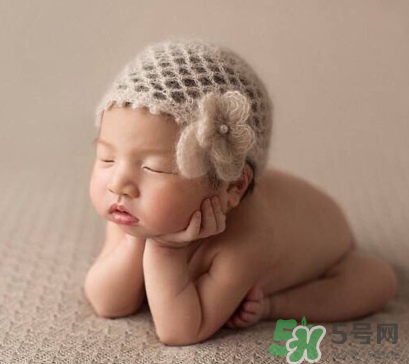 新生兒吃母乳會撐到嗎？新生兒吃母乳會吃撐嗎？