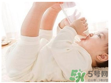 新生兒一月長幾斤正常？新生兒一月長多少厘米？