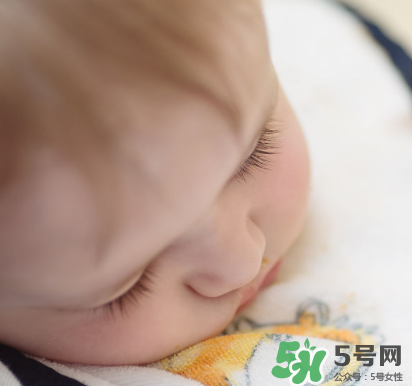 磨牙餅干幾個(gè)月寶寶能吃？磨牙餅干幾個(gè)月吃？