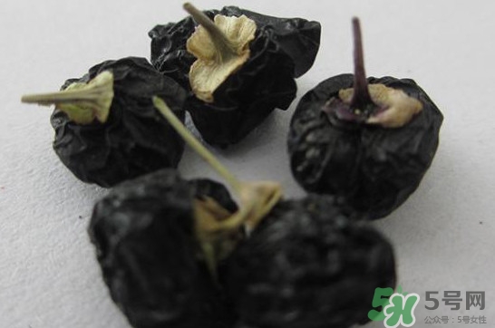 黑枸杞可以和菊花一起喝嗎？菊花和黑枸杞一起喝好嗎