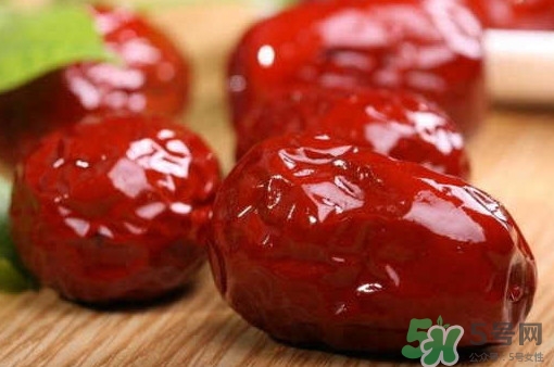 黑枸杞可以和紅棗一起泡嗎？紅棗能和黑枸杞一起吃嗎