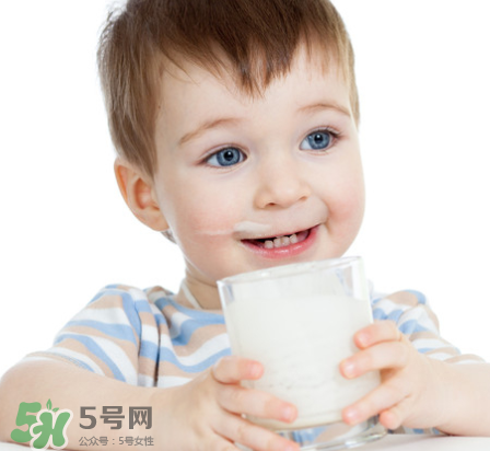 兒童能喝老年人奶粉嗎？老年人奶粉小孩能不能喝？