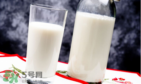 嬰兒奶粉老人能喝嗎？老人能不能喝嬰兒奶粉？