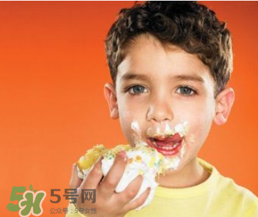 寶寶愛吃甜食智力會下降嗎？兒童愛吃糖會影響智力嗎？