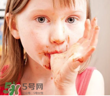 寶寶愛吃甜食智力會下降嗎？兒童愛吃糖會影響智力嗎？