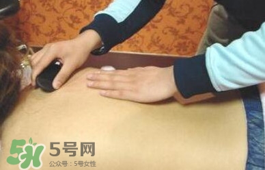 刮痧出現(xiàn)黑紫說明什么？感冒刮痧刮哪個(gè)部位