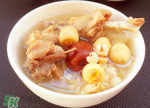 新鮮蓮子可以燉湯嗎？新鮮蓮子怎么煲湯？