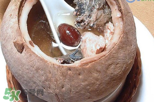 椰子雞里面的耶肉能吃嗎？椰子雞湯底怎麼做