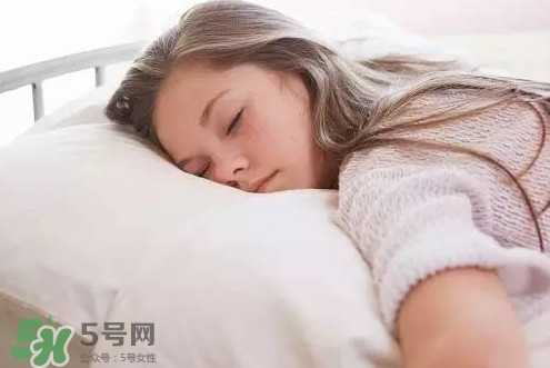 晚上睡覺趴著睡好嗎？晚上趴著睡覺有什么壞處