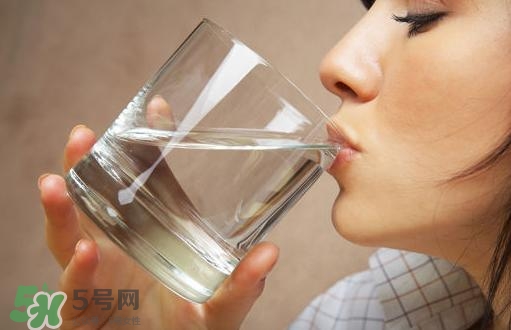 入伏喝什么水好？入伏喝熱水還是冷水？