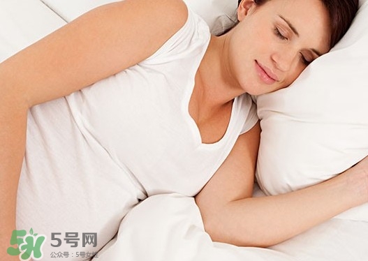 孕婦打噴嚏會(huì)嚇著寶寶嗎？孕婦打噴嚏對(duì)胎兒有影響嗎？