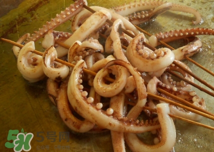 鐵板魷魚有營養(yǎng)嗎？鐵板魷魚對(duì)身體有害嗎