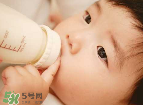如何戒夜奶寶寶不痛苦？寶寶如何戒夜奶？