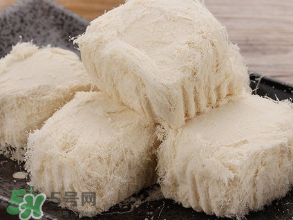 龍須糖是什么做的？龍須糖上面一層粉是什么粉