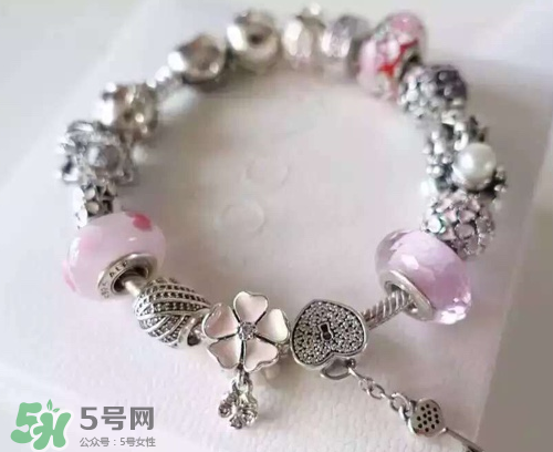 潘多拉手鏈好還是手鐲好？pandora手鏈和手鐲哪個比較好看？