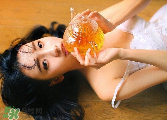 三伏貼能治宮寒嗎？三伏貼治療宮寒貼哪里哪個(gè)穴位？