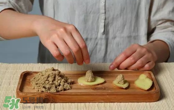 三伏貼和三伏灸哪個(gè)效果好？三伏貼和三伏灸對(duì)比