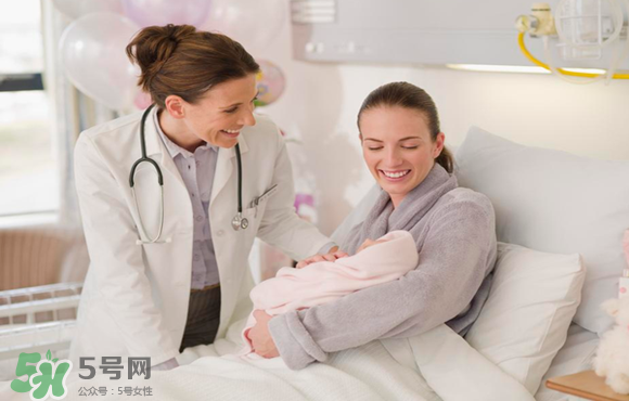三伏天坐月子可以洗澡嗎？三伏天坐月子可以穿短袖嗎？