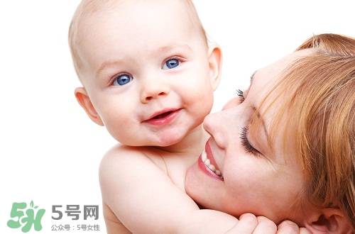 三伏天坐月子可以洗澡嗎？三伏天坐月子可以穿短袖嗎？