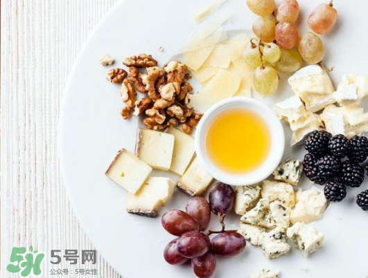 貼三伏貼不能吃什么？三伏貼不能吃什么食物？