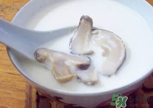 牛奶燉香菇可以治鼻炎嗎？牛奶燉香菇吃了有什么作用？