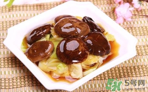 牛奶燉香菇可以治鼻炎嗎？牛奶燉香菇吃了有什么作用？