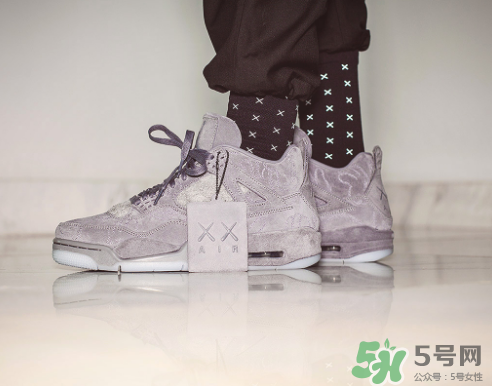 kaws與air jordan 4黑色版本親友限定款什么時(shí)候發(fā)售？