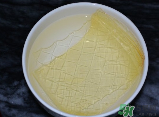 吉利丁片是什么？吉利丁片怎么做布??？