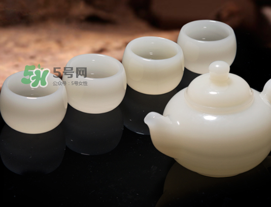 三伏天可以喝白酒嗎？三伏天喝白酒好還是啤酒？