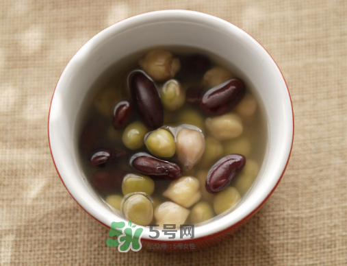 三伏天可以喝綠豆湯嗎？三伏天是喝綠豆湯還是喝生姜水？