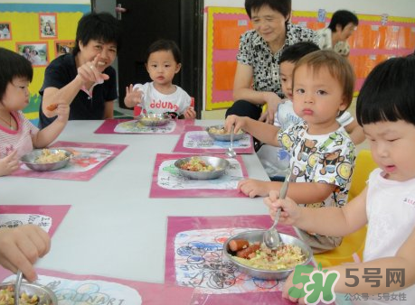 寶寶不去幼兒園可以嗎？寶寶可以不上幼兒園嗎？