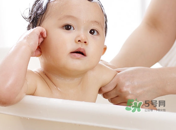 十滴水可以給寶寶洗澡嗎？十滴水給嬰兒洗澡用量
