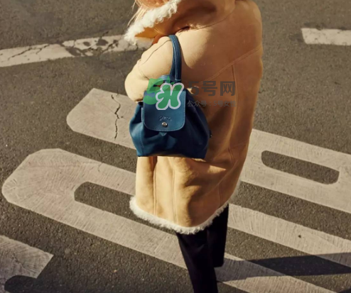 longchamp小羊皮雙肩包多少錢(qián)？longchamp雙肩包專柜價(jià)格