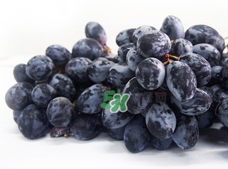 黑提吃多了會(huì)有害嗎？黑提葡萄都有什么作用
