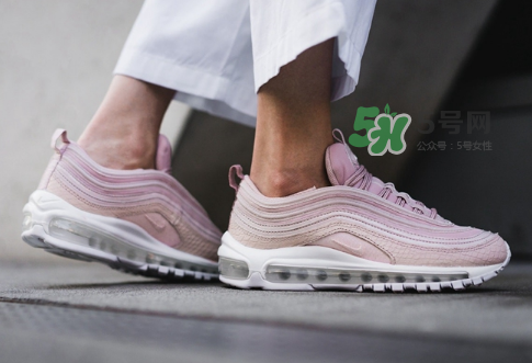 nike air max 97粉色蛇皮怎么樣_上腳效果好看嗎？