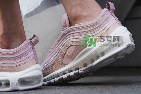 nike air max 97粉色蛇皮怎么樣_上腳效果好看嗎？