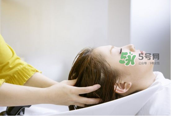 三伏天坐月子能洗頭嗎？三伏天坐月子多久可以洗頭？