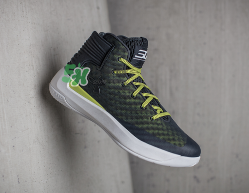 ua2017庫(kù)里亞洲行curry 3zero特別版配色多少錢(qián)？