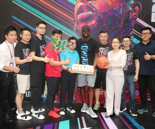 2017韋德中國行沈陽站上腳穿的球鞋是什么型號？