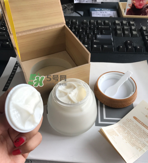 膜法世家白松露睡眠面膜怎么樣？膜法世家睡眠面膜好用嗎？