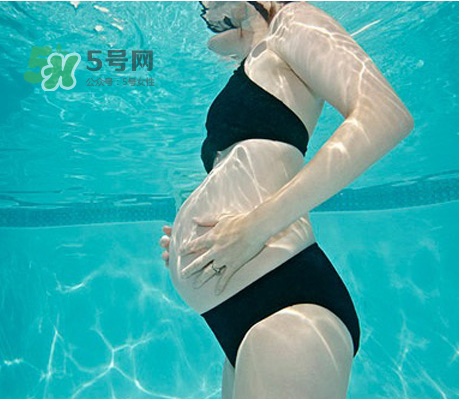 孕婦能游泳嗎？孕婦能不能去游泳池？