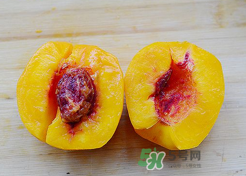 來(lái)月經(jīng)可以吃黃桃嗎？大姨媽來(lái)了可以吃黃桃嗎？