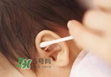 兒童耳屎成硬塊怎么辦？?jī)和撼捎矇K有危害嗎？