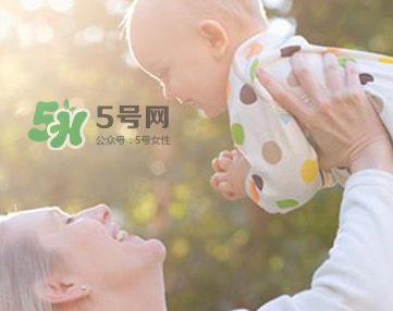 寶寶曬太陽對眼睛好嗎？寶寶曬太陽對眼睛的有影響嗎？