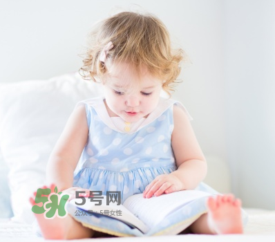 夏天寶寶頭上長紅疙瘩怎么回事？夏天寶寶頭上長東西怎么辦？