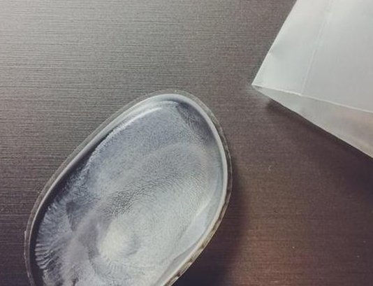 硅膠粉撲和氣墊粉撲哪個(gè)好用？硅膠粉撲和氣墊粉撲對(duì)比