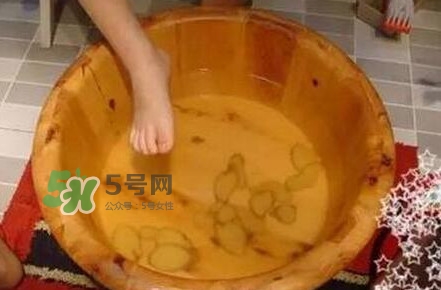生姜泡腳怎么弄？生姜泡腳要去皮嗎