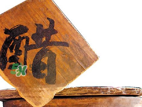 醋泡腳用白醋還是陳醋？泡腳用什么醋最好？