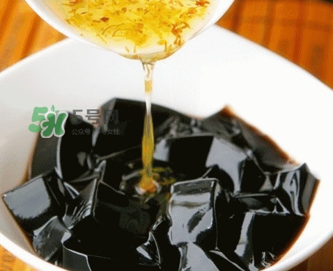 龜苓膏男人能吃嗎？龜苓膏吃多了會(huì)怎么樣